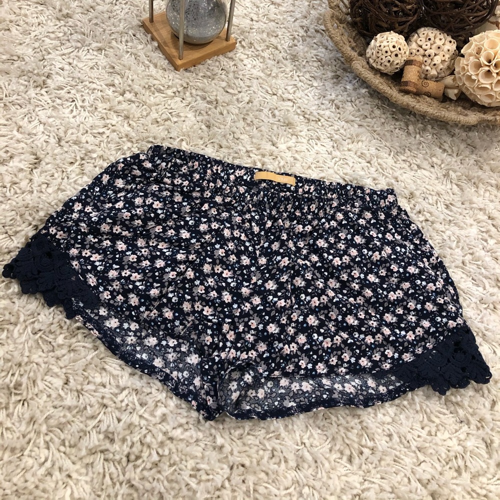 Floral Short Shorts!!